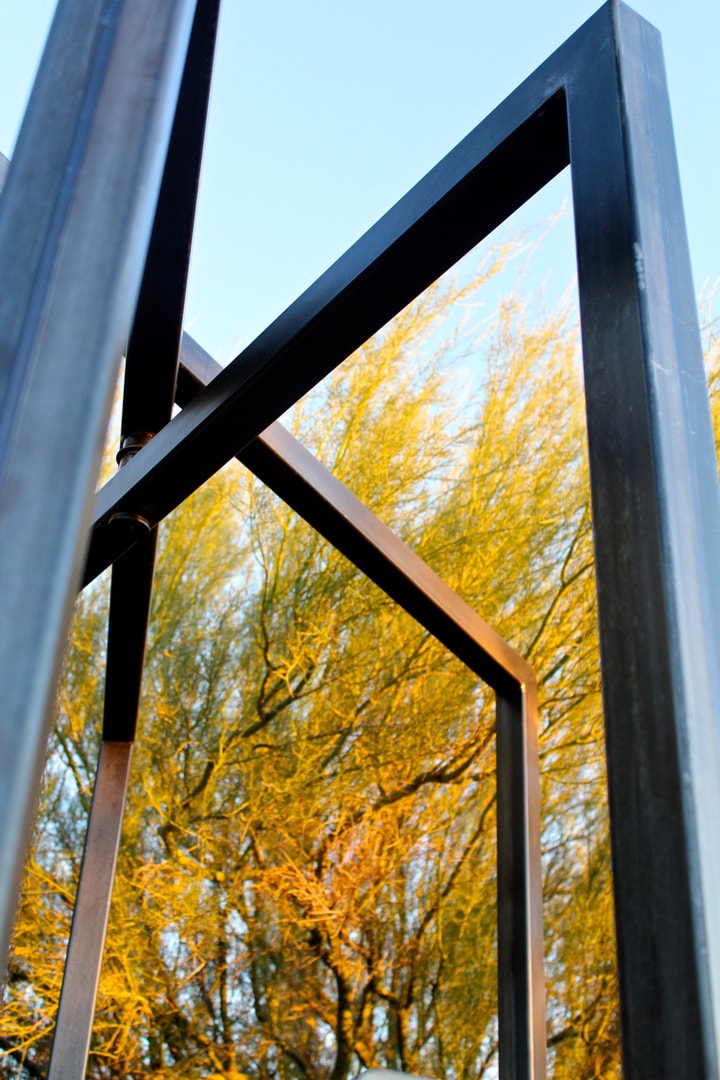 Etazin outdoor chair installation